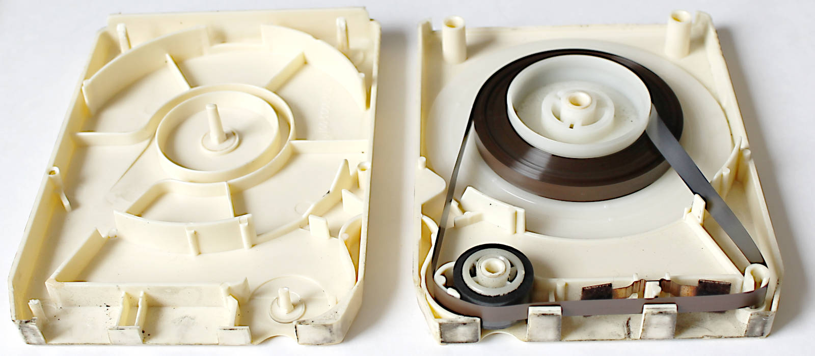 8-track-Kassette offen