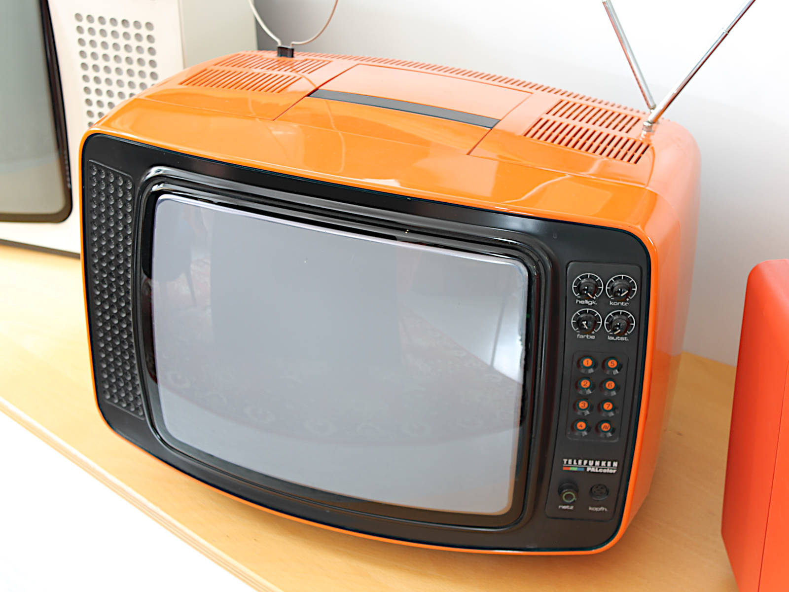 Portabler Farbfernseher von Telefunken