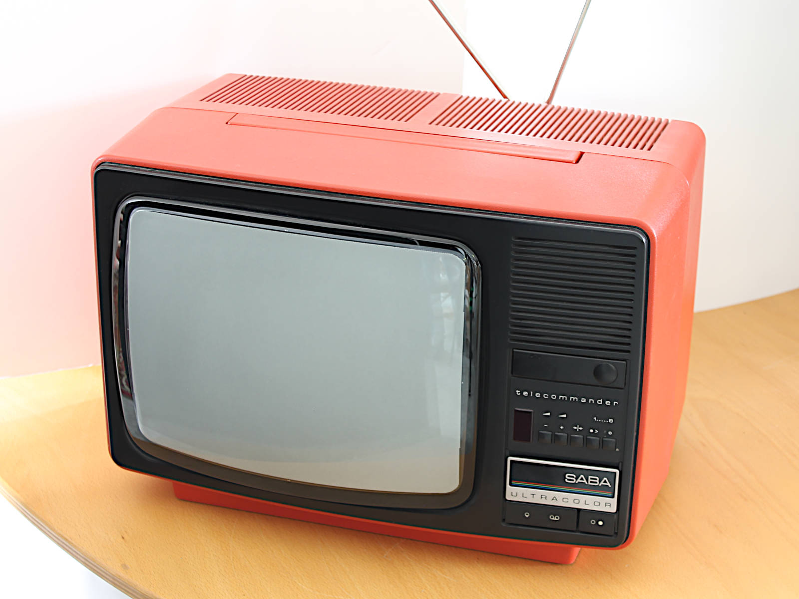 Portabler Farbfernseher SABA