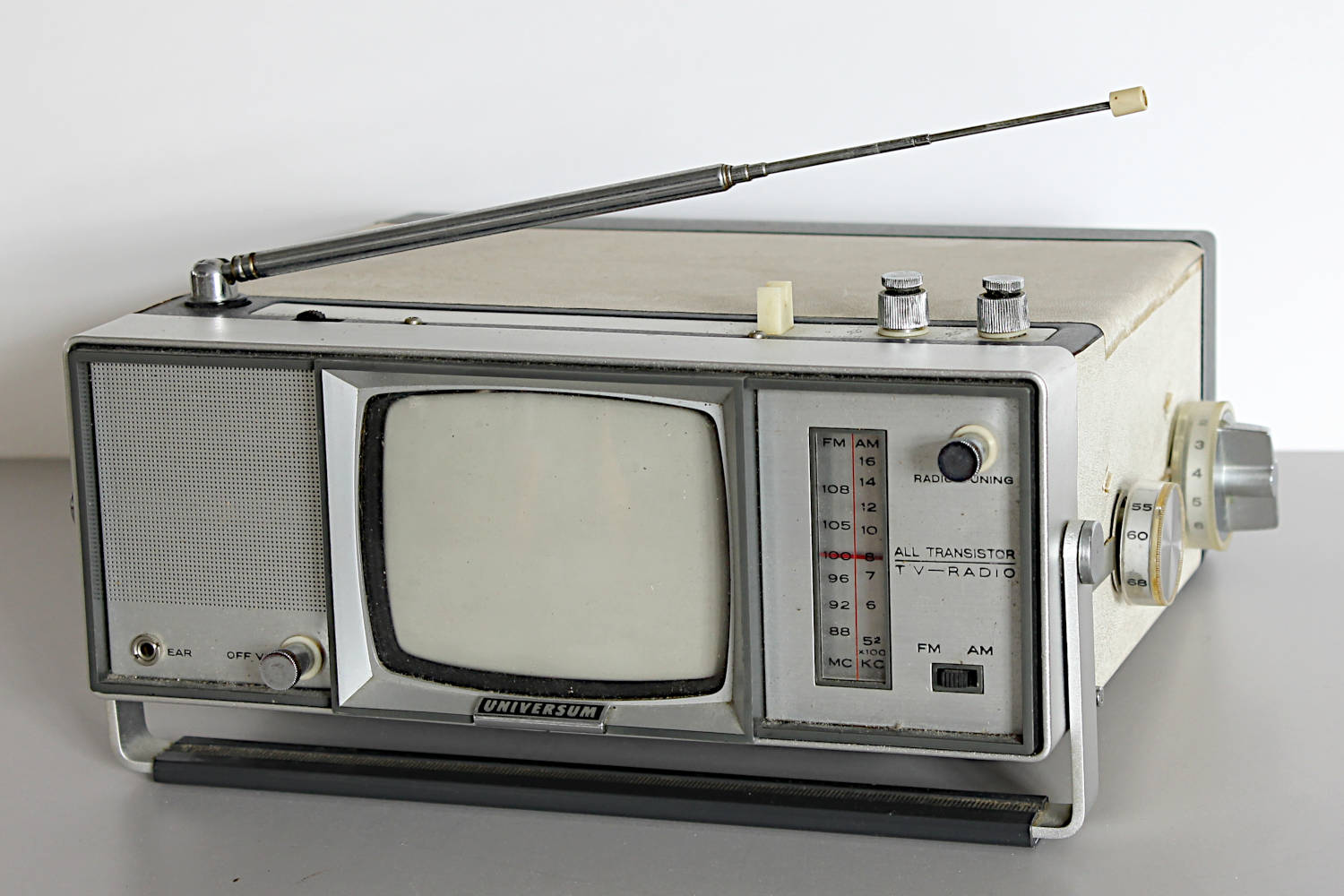 Kleiner portabler Fernseher