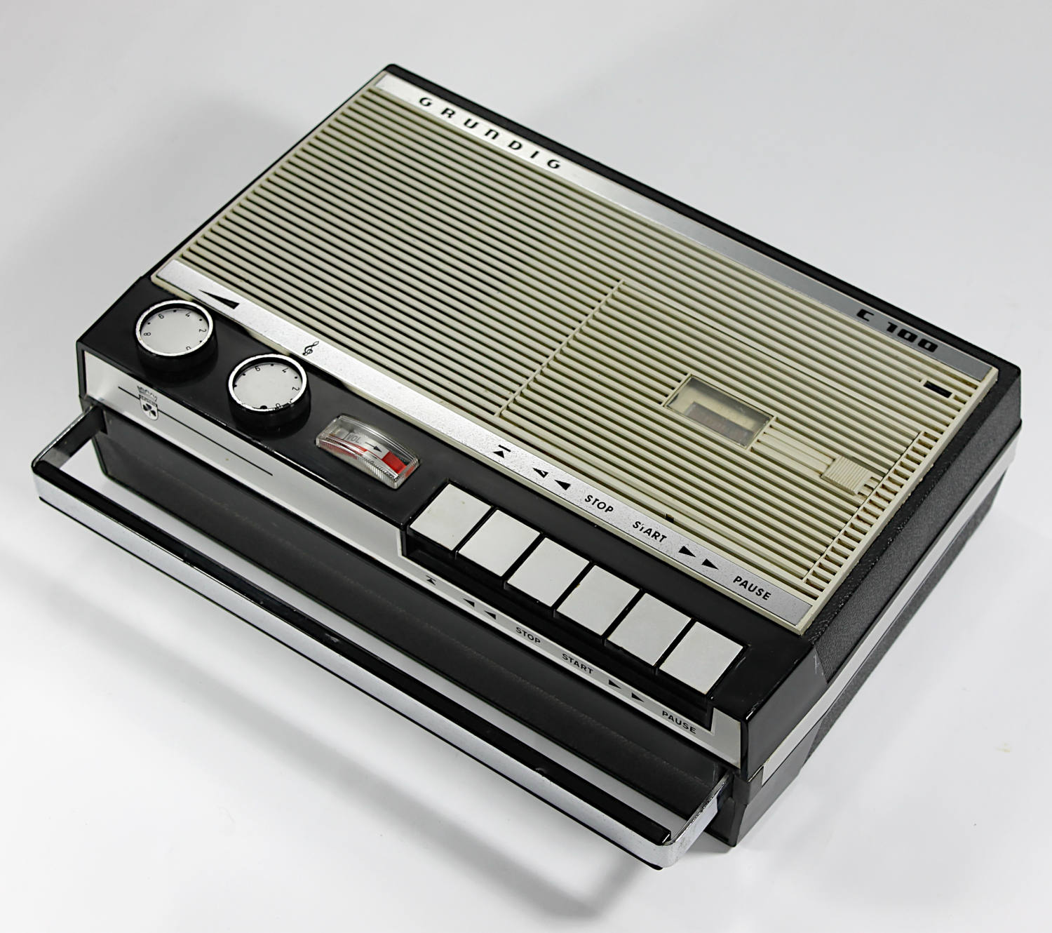 Grundig C 100 - Kassettenrecorder für DC-International-Kassetten