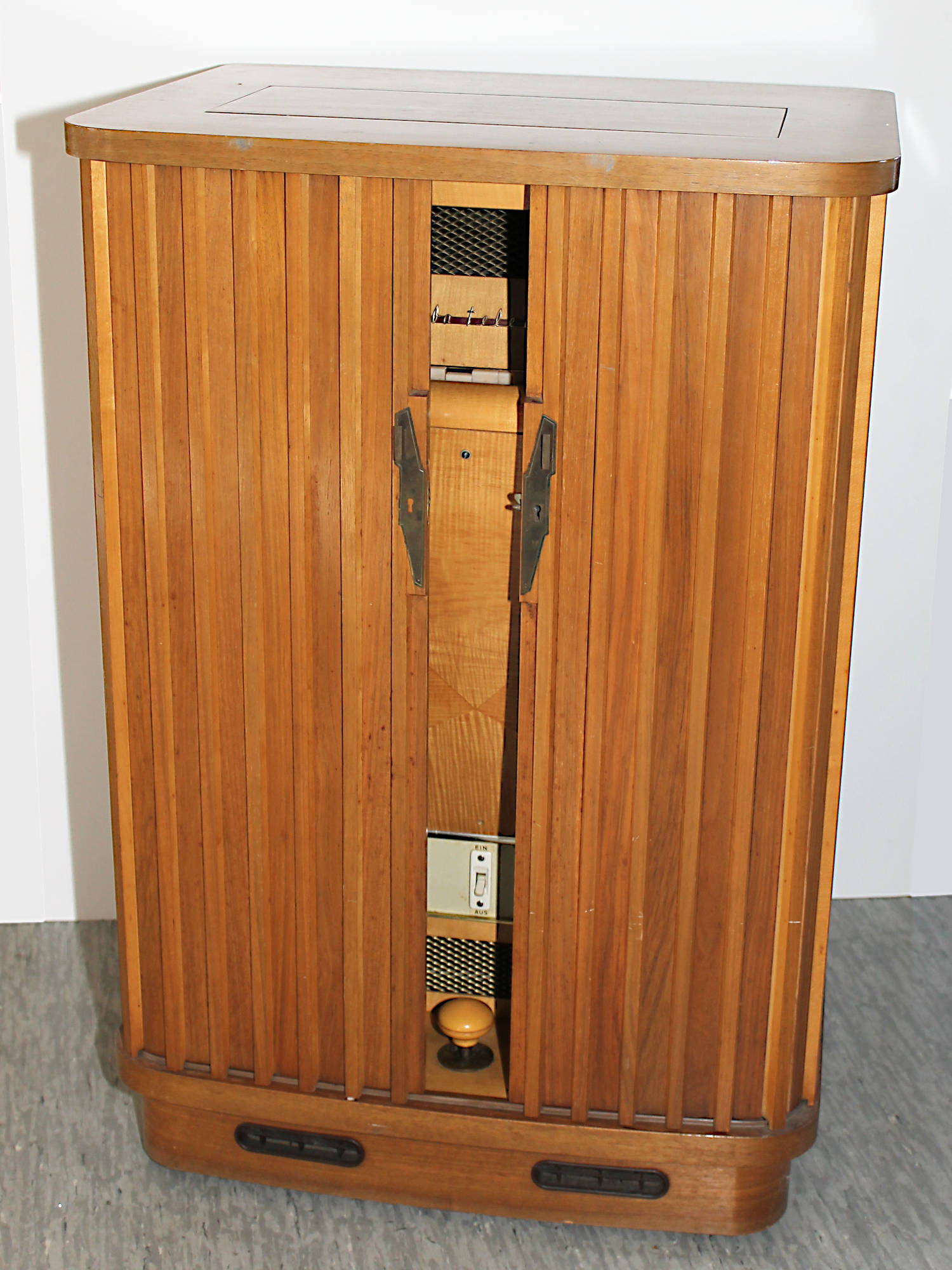 Saba Telerama P1026H hinten, geschlossen